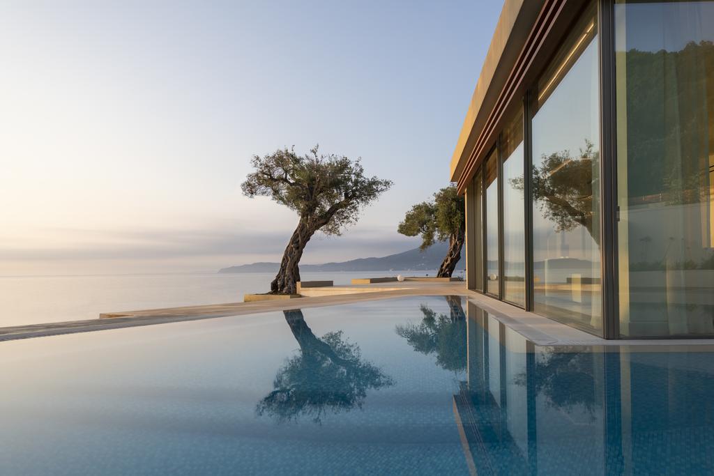 فندق  Domes Miramare, a Luxury Collection Resort, Corfu